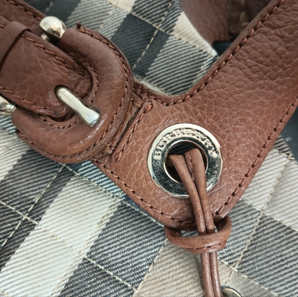 Burberry Plaid Leather Thong Sandals 38 Womens US 7.5-8 Quilted Buckle Authentic - Picture 6 of 11